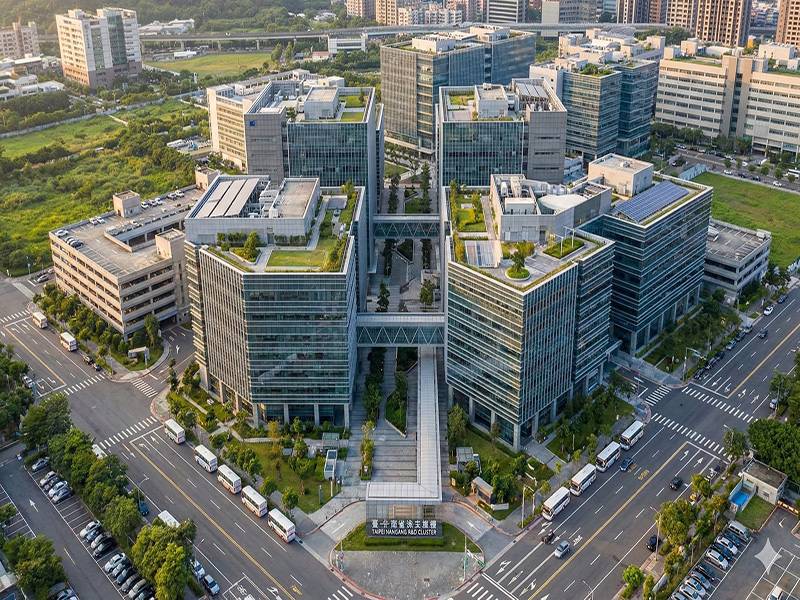 台北市策略性產業：土地使用強度、優勢分析與空間佈局報告