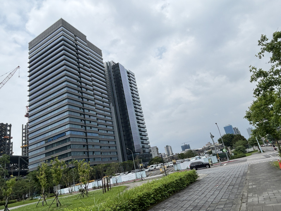 南港玉成廣場大樓