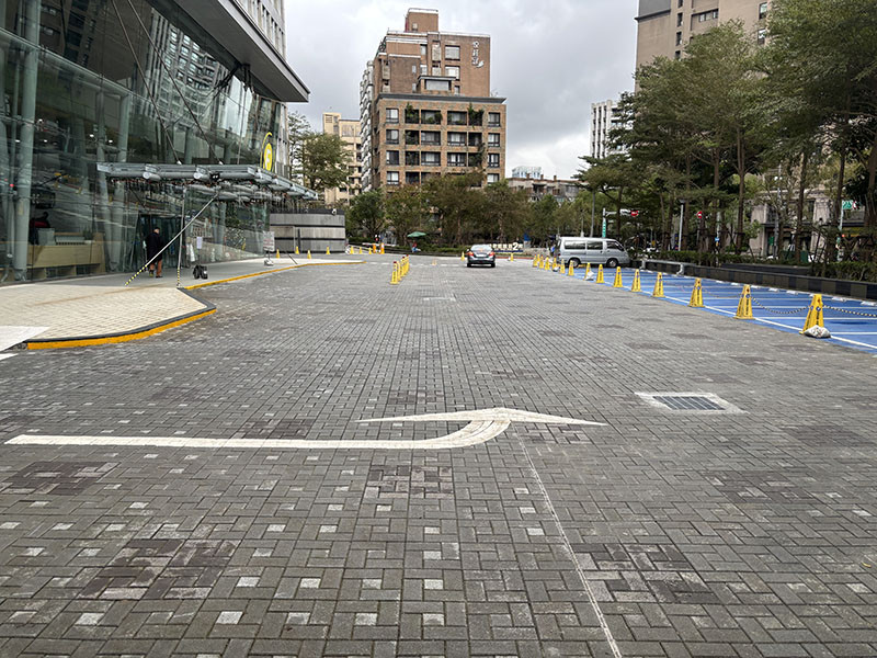 南港軟體園區二期車道入口.jpg
